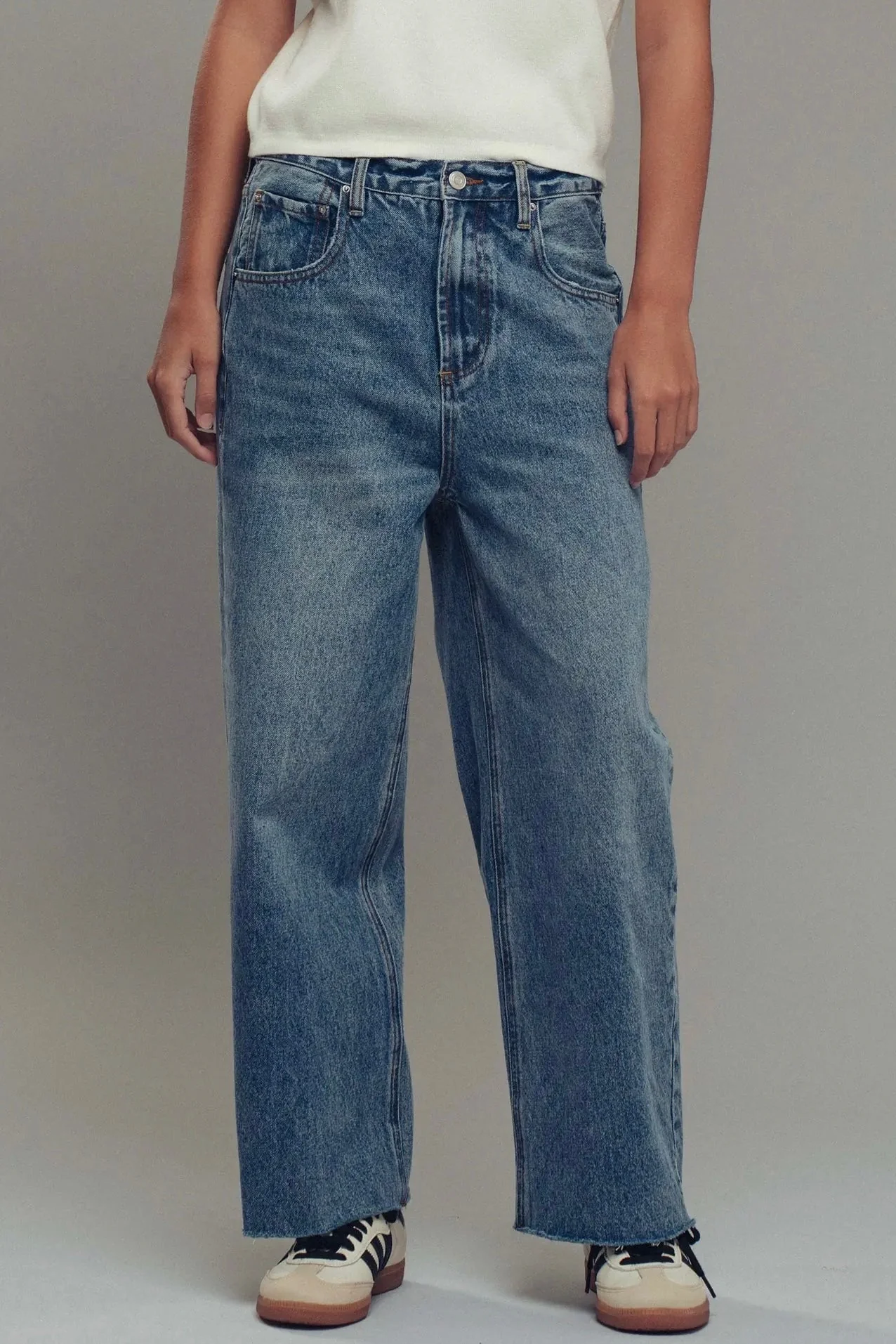 Relaxed Wide Leg Jeans - Image 10